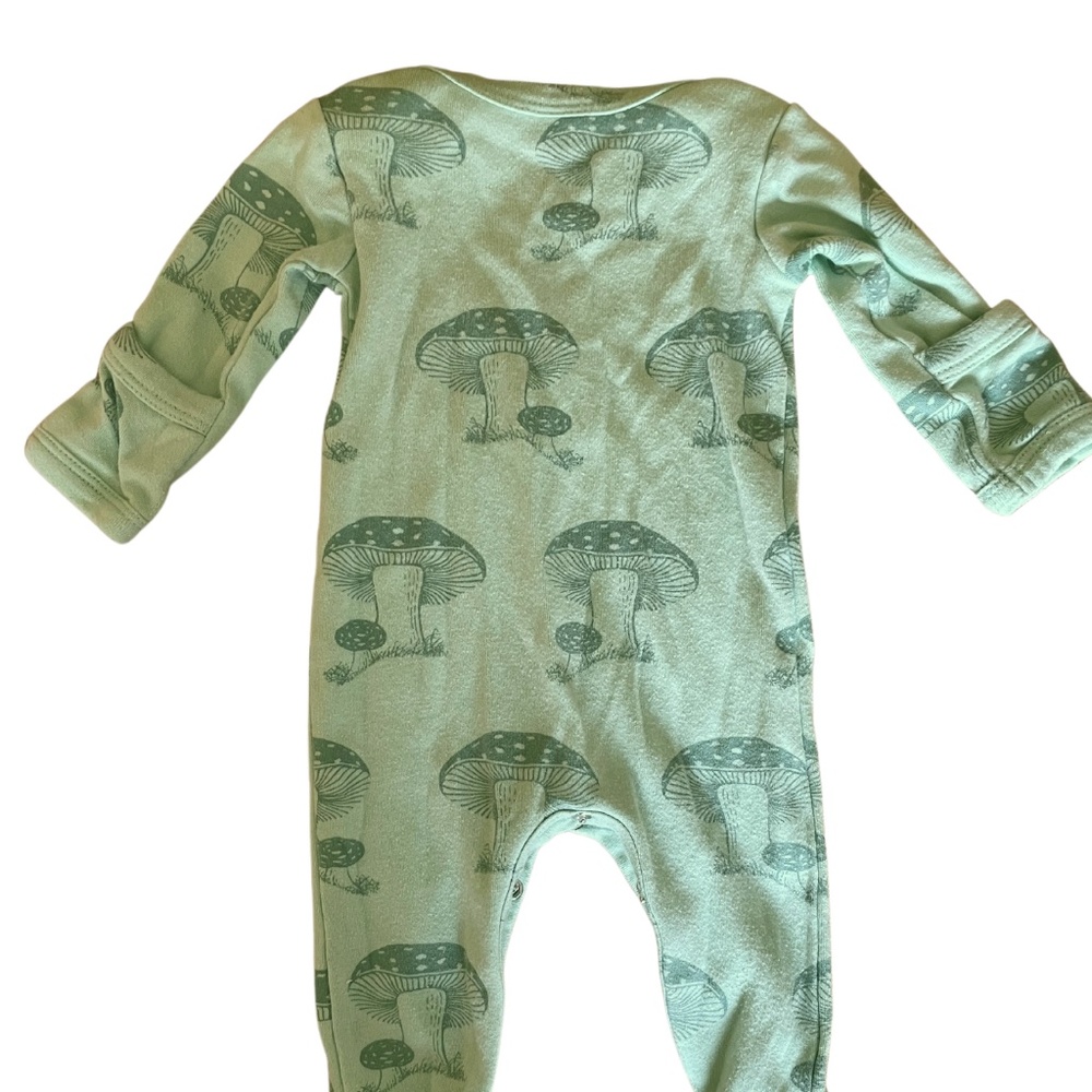 Kate Quinn 🍄 Toadstool lapneck Footie